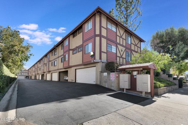 10220 De Soto Avenue 11, Chatsworth, CA 91311