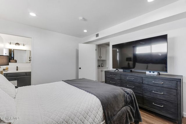 10220 De Soto Avenue 11, Chatsworth, CA 91311