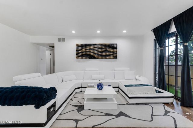 10220 De Soto Avenue 11, Chatsworth, CA 91311