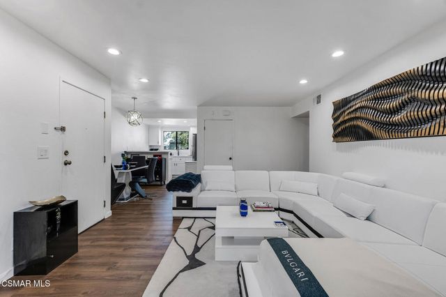 10220 De Soto Avenue 11, Chatsworth, CA 91311