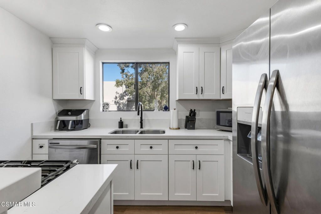 Image 10 of property listing at 10220 De Soto Avenue 11, Chatsworth, CA 91311