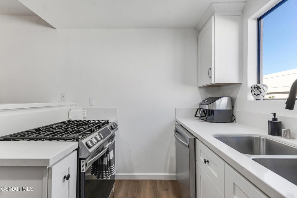 Image 11 of property listing at 10220 De Soto Avenue 11, Chatsworth, CA 91311