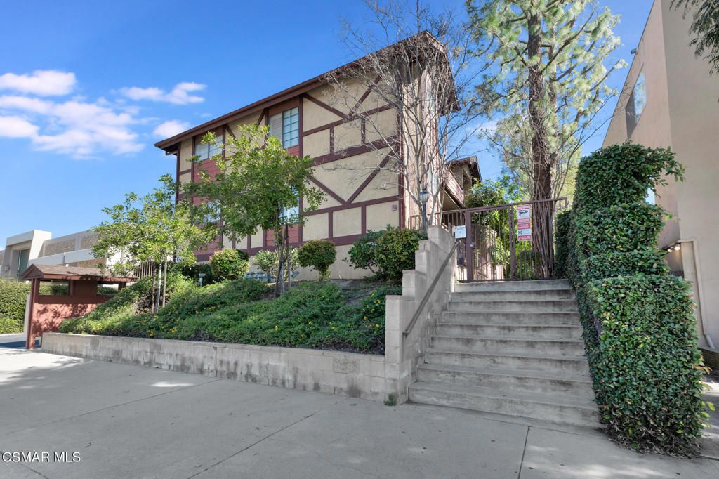 Image 27 of property listing at 10220 De Soto Avenue 11, Chatsworth, CA 91311