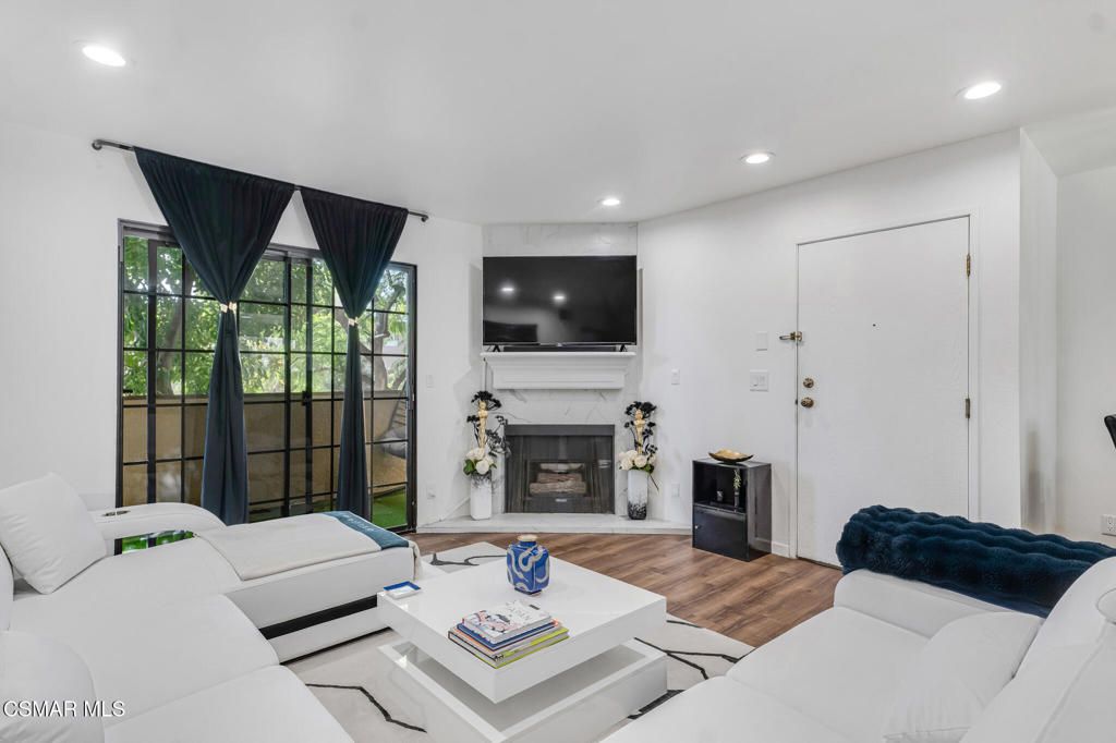 Image 5 of property listing at 10220 De Soto Avenue 11, Chatsworth, CA 91311