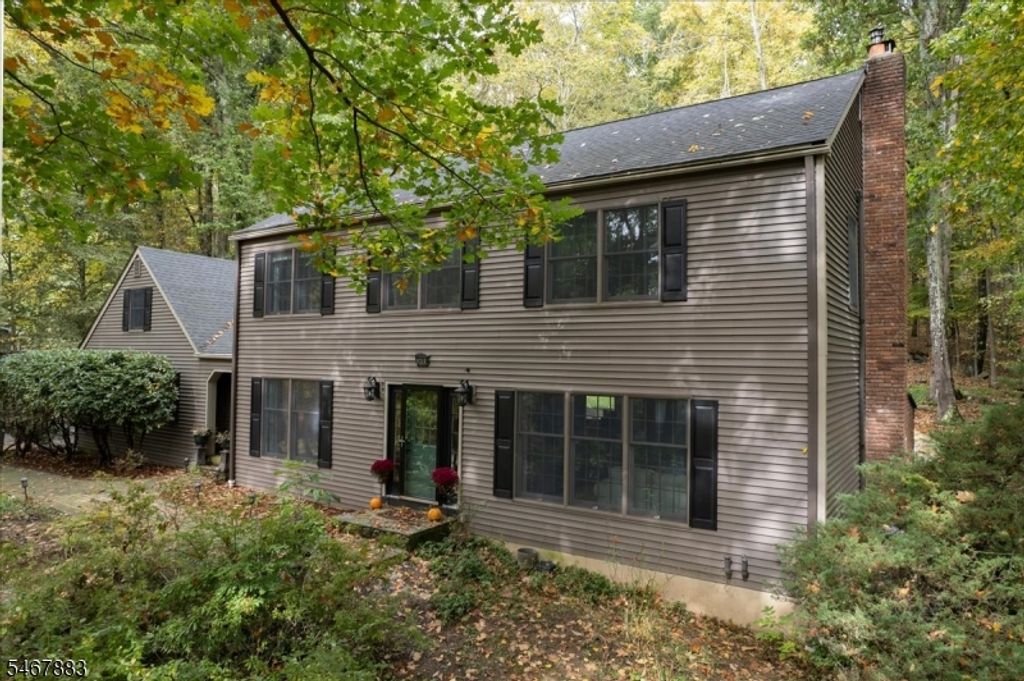 4 Scenic Falls Rd, Washington Twp., NJ 07853 — exterior