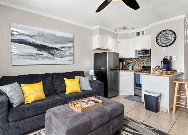 6102 Seawall Boulevard 318, Galveston, TX 77551