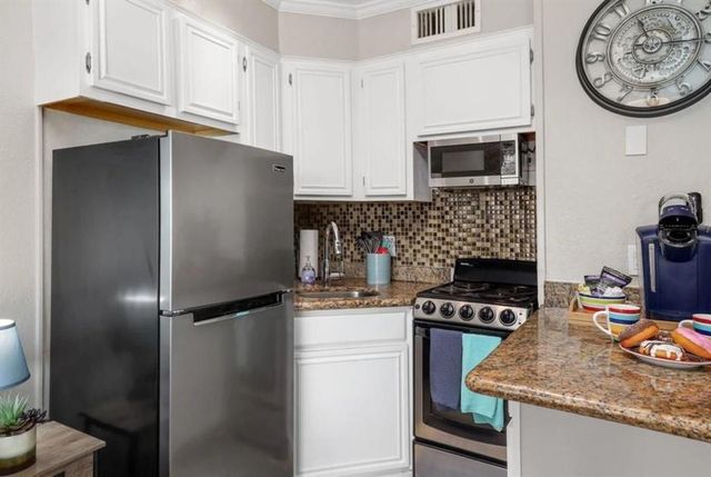 6102 Seawall Boulevard 318, Galveston, TX 77551