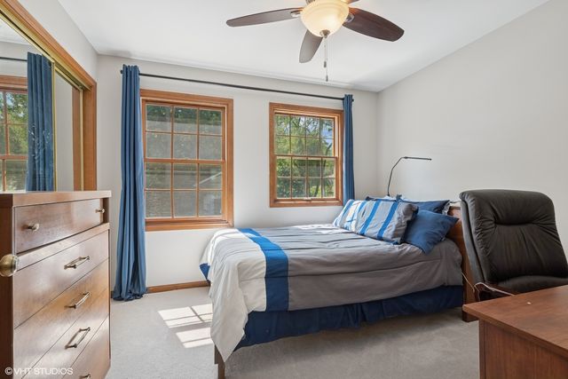 42 N Holly Avenue, Fox Lake, IL 60020
