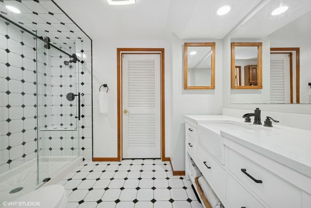 42 N Holly Avenue, Fox Lake, IL 60020