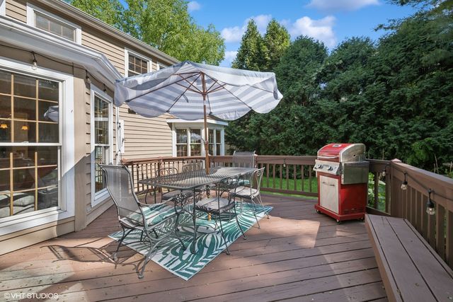 42 N Holly Avenue, Fox Lake, IL 60020