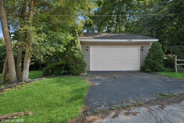 42 N Holly Avenue, Fox Lake, IL 60020