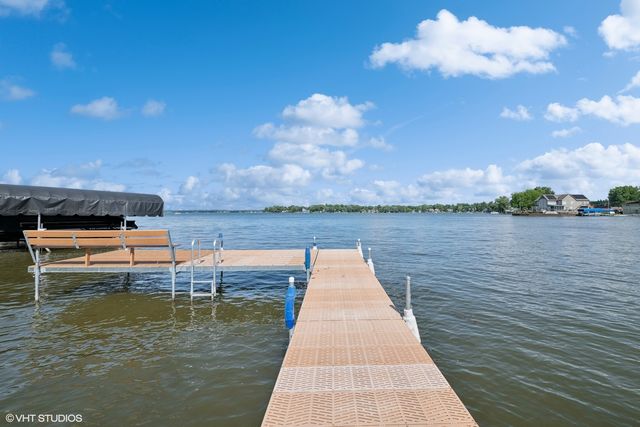 42 N Holly Avenue, Fox Lake, IL 60020