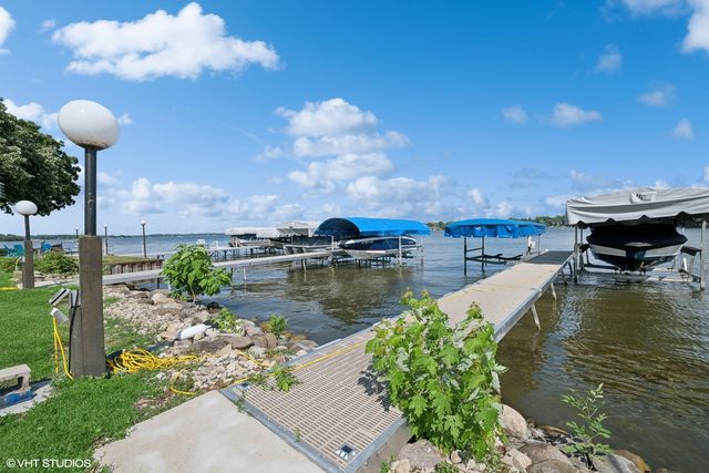 42 N Holly Avenue, Fox Lake, IL 60020