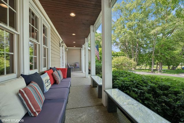 42 N Holly Avenue, Fox Lake, IL 60020