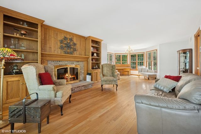 42 N Holly Avenue, Fox Lake, IL 60020