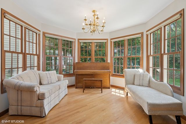 42 N Holly Avenue, Fox Lake, IL 60020