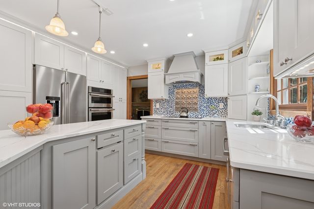 42 N Holly Avenue, Fox Lake, IL 60020