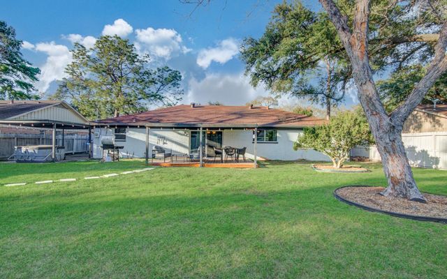 9515 Meadowglen Lane, Houston, TX 77063