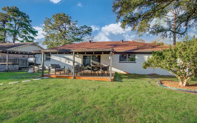 9515 Meadowglen Lane, Houston, TX 77063