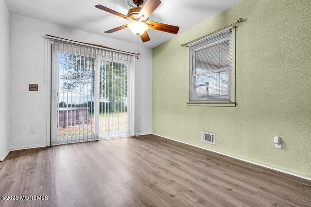 987 Grace Drive, Toms River, NJ 08753