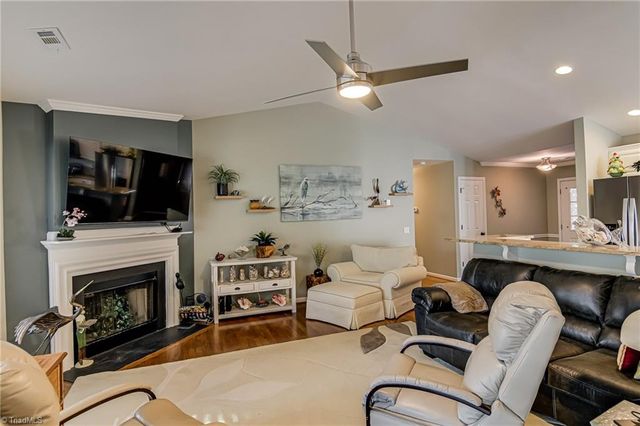 1040 Still Point Drive, Winston-salem, NC 27103