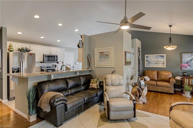 1040 Still Point Drive, Winston-salem, NC 27103