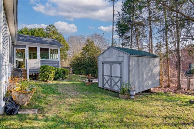 1040 Still Point Drive, Winston-salem, NC 27103