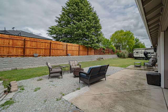 514 Coventry Court, Eagle Point, OR 97524