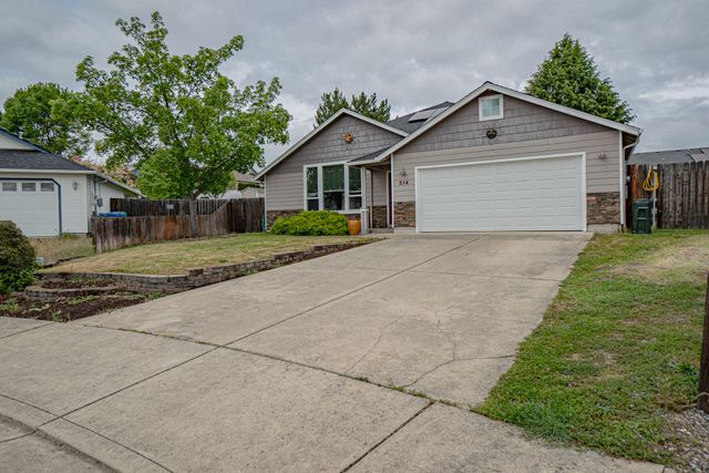 514 Coventry Court, Eagle Point, OR 97524