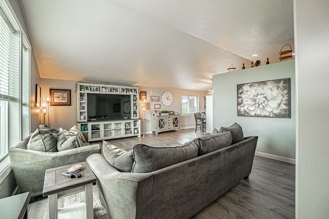 514 Coventry Court, Eagle Point, OR 97524