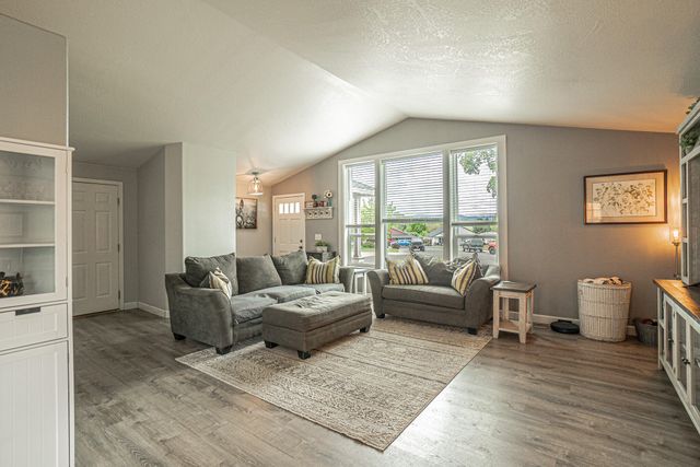 514 Coventry Court, Eagle Point, OR 97524