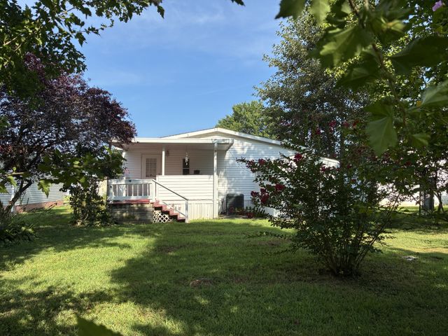 105 Indian Creek Dr, Paris, TN 38242