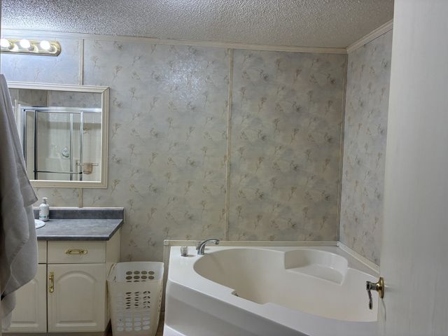 105 Indian Creek Dr, Paris, TN 38242