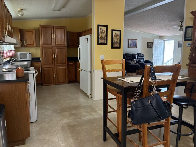 105 Indian Creek Dr, Paris, TN 38242