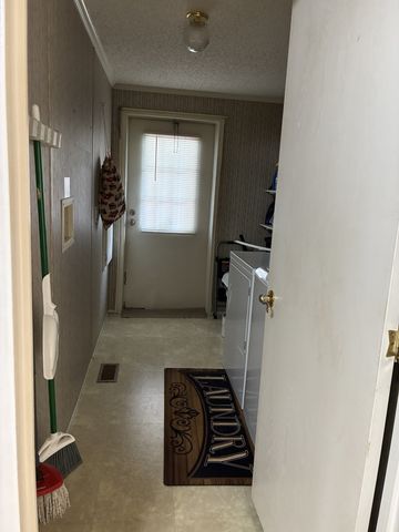 105 Indian Creek Dr, Paris, TN 38242