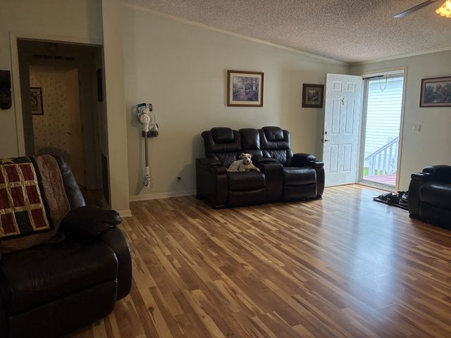 105 Indian Creek Dr, Paris, TN 38242