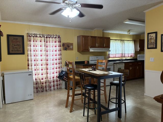 105 Indian Creek Dr, Paris, TN 38242