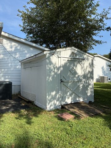 105 Indian Creek Dr, Paris, TN 38242