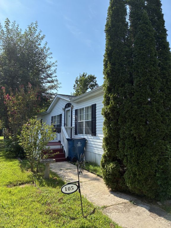 105 Indian Creek Dr, Paris, TN 38242