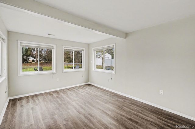 1784 Byron Road, Howell Township, MI 48855