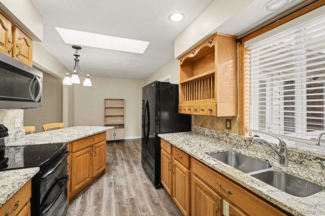 1784 Byron Road, Howell Township, MI 48855