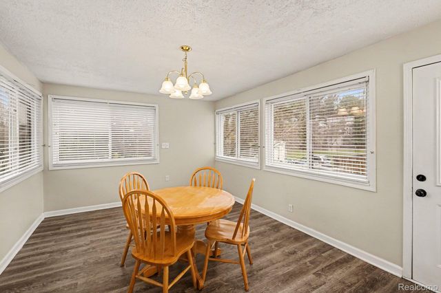 1784 Byron Road, Howell Township, MI 48855