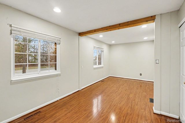 1784 Byron Road, Howell Township, MI 48855