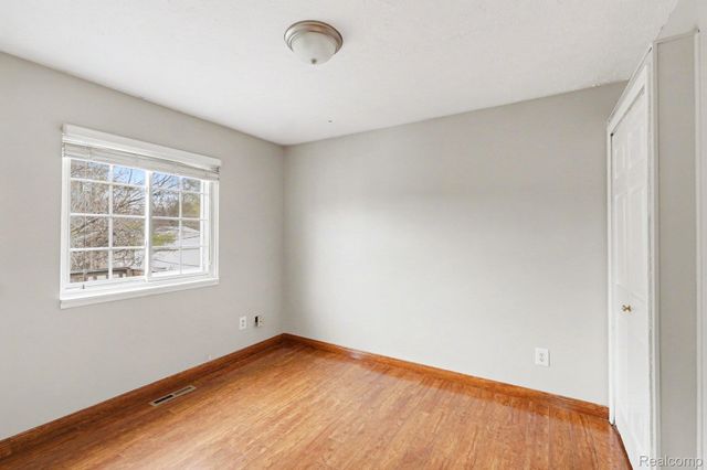 1784 Byron Road, Howell Township, MI 48855