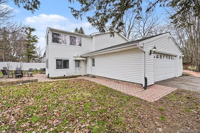 1784 Byron Road, Howell Township, MI 48855