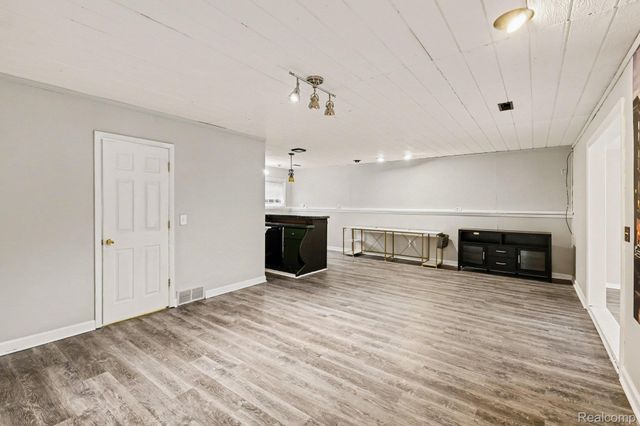 1784 Byron Road, Howell Township, MI 48855