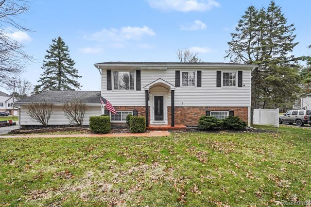 1784 Byron Road, Howell Township, MI 48855
