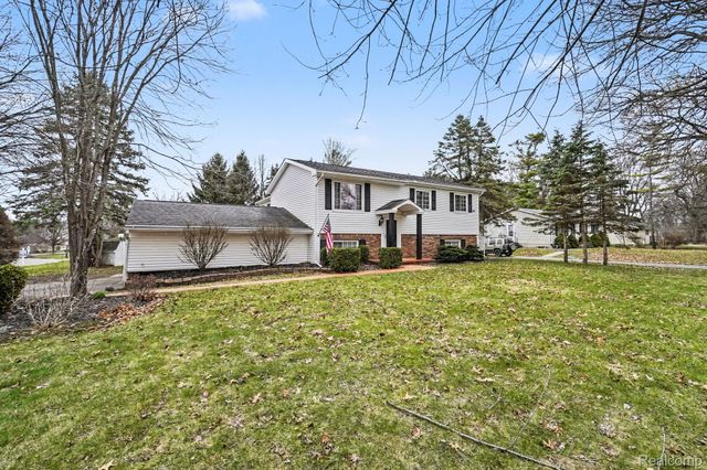 1784 Byron Road, Howell Township, MI 48855