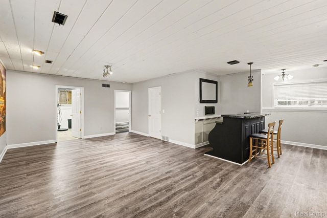 1784 Byron Road, Howell Township, MI 48855