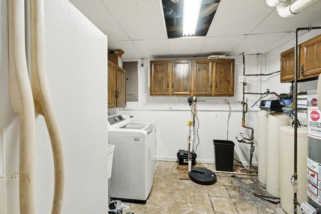 1784 Byron Road, Howell Township, MI 48855